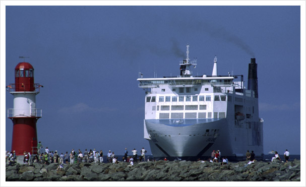 Fähren / Fährschiffe in Deutschland oder im Ausland neu kaufen.