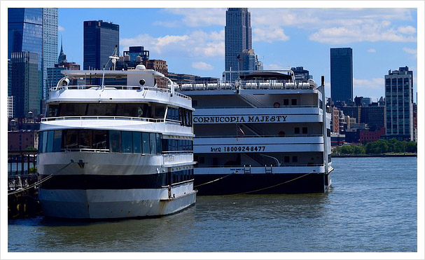 Hotelschiffe in Deutschland und Ausland neu / gebraucht kaufen.