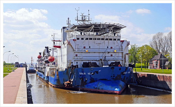 Kabellegerschiff in Deutschland und Ausland neu / gebraucht kaufen.